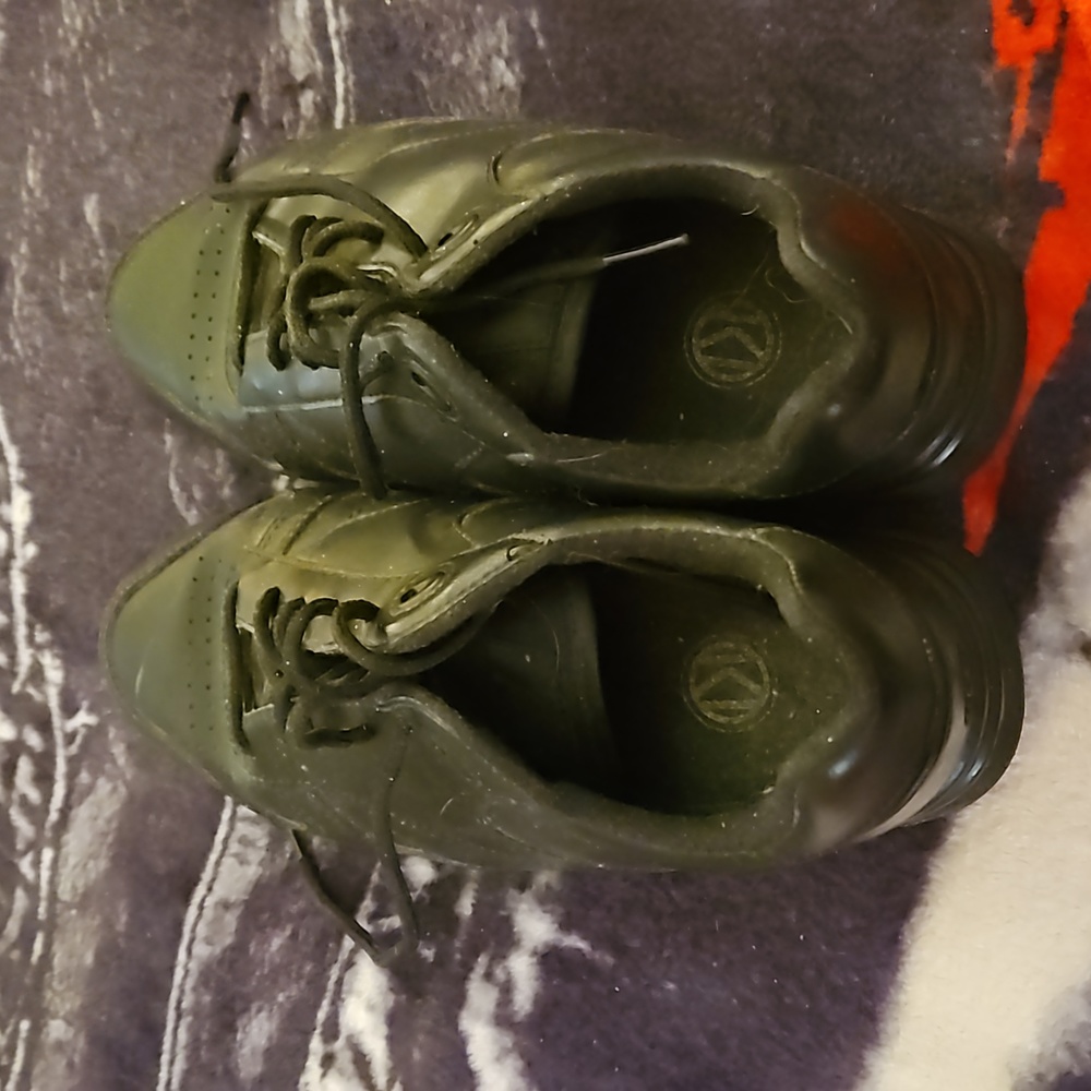 From mom's closet pre loved lightly used Black work shoes size 5 1/2W